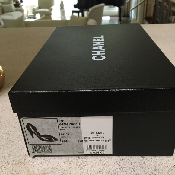 🔥CHANEL 37.5/7.5 Chanel showing this heel style now. Great condition! - Picture 3 of 11